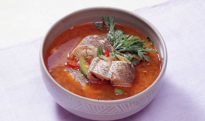 <i>Mineo</i> croaker fish (민어) are just one of the many types of healthy seafood that are in-season during the summer. The photo above shows a delicious pot of <i>mineo gamjeong</i> croaker fish hotpot (민어감정).