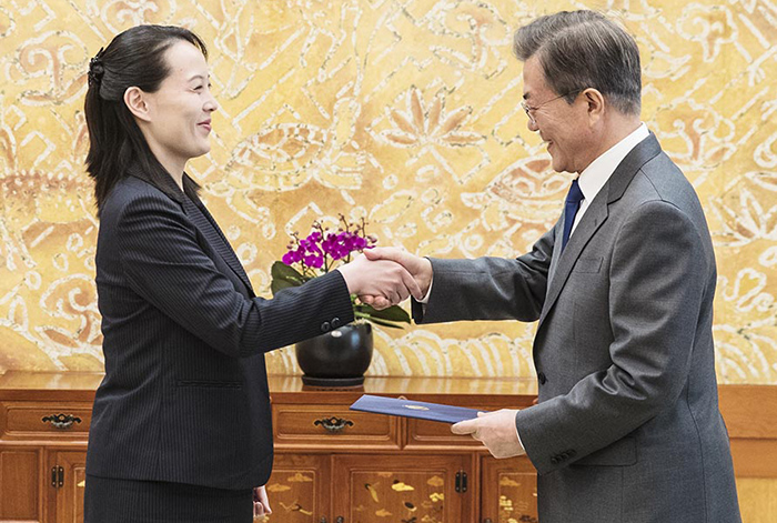 Kim Yo-jong (left), the leader of the North Korean high-level delegationcurrently in South Korea, shakes hands with President Moon Jae-in after delivering a signed letter from her brother, North Korean leader Kim Jong-un, to the president, at Cheong Wa Dae on Feb. 10.