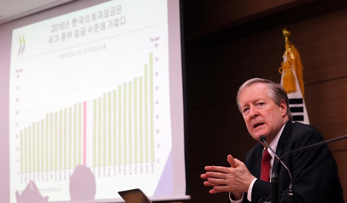 Randall Jones, head of the Japan/ Korea Desk at the OECD, announced the “OECD Economic Surveys: Korea 2018” report during a press briefing at the Ministry of Strategy and Finance at the Government Complex-Sejong, in Sejong City on June 20. (Yonhap News)