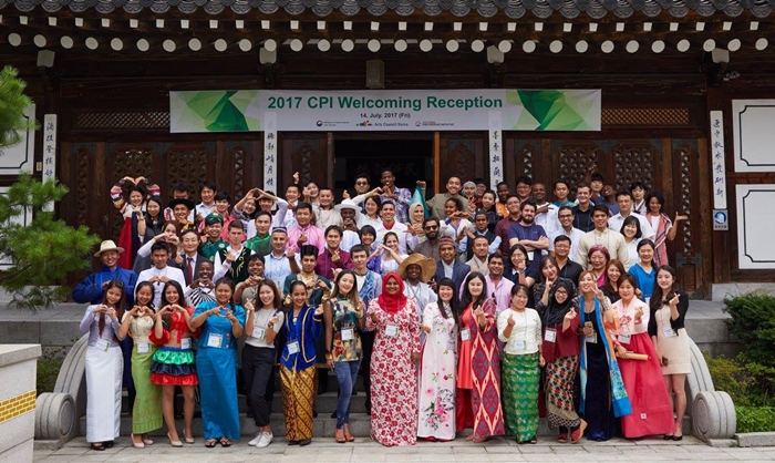 Participants in the 2017 Cultural Partnership Initiative Project pose for a photo at Korea House in Jung-gu District, Seoul, during the welcoming reception. (Ministry of Culture, Sports and Tourism)