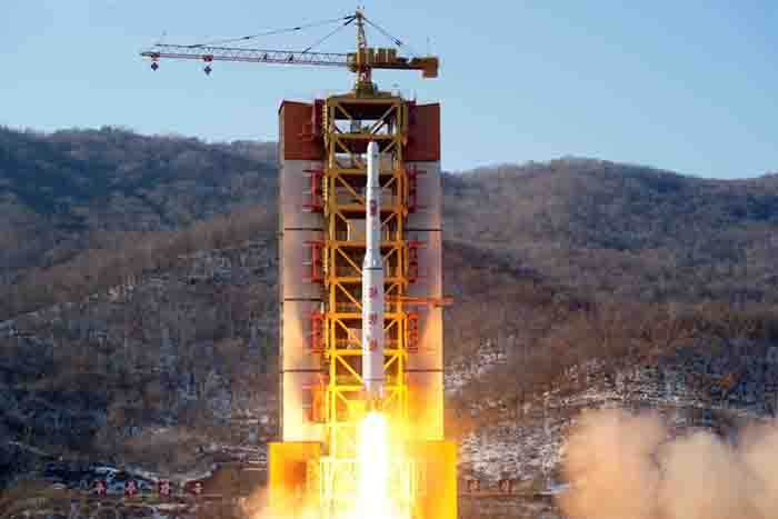2016년 2월 북한 철산군 동창리 서해위성발사장에서 광명성 4호가 발사되고 있다. 연합뉴스