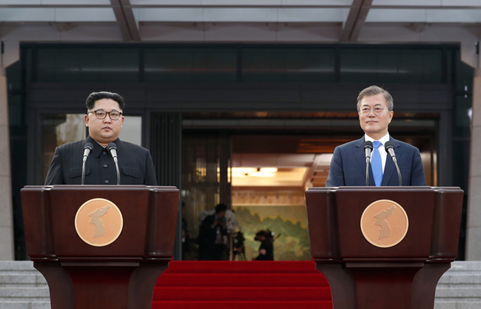 Chairman of the State Affairs Commission Kim Jong Un (left) and President Moon Jae-in officially announce the Panmunjeom Declaration at the Peace House in the Panmunjeom Truce Village where they held the historic Inter-Korean Summit on April 27.