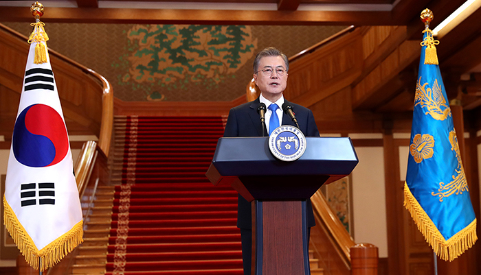 President Moon Jae-in on Jan. 10 delivers an opening speech at his New Year’s news conference ahead of Q&A sessions with both Korean and foreign journalists at Cheong Wa Dae.