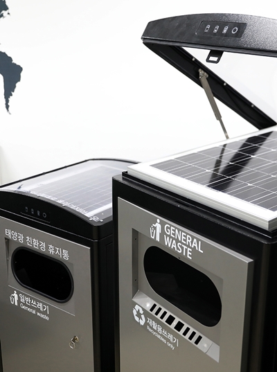 Ecube Lab’s solar-powered trash compactor monitors a container’s fill level and automatically compresses waste if the set limit is exceeded.