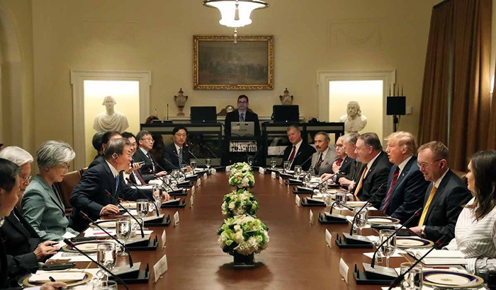 President Moon Jae-in and U.S. President Donald Trump on April 11 lead an expanded meeting at the White House in Washington. Saying last week’s bilateral summit was “positive,” the U.S. administration said, “Coordination and cooperation between the United States and the ROK (Republic of Korea] on North Korea are stronger than ever.” (Cheong Wa Dae)