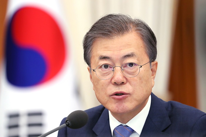 President Moon Jae-in on April 30 speaks at a Cabinet meeting. The German newspaper Frankfurter Allgemeine Zeitung (FAZ) on May 10 will publish his op-ed “The Greatness of the Ordinary: Reflecting on the New World Order.” (Cheong Wa Dae)