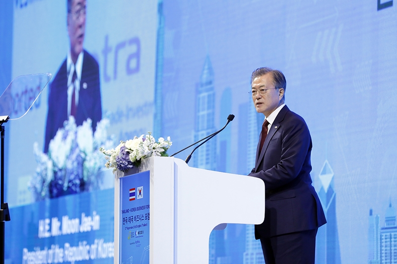 President Moon Jae-in on Sept. 2 gives a keynote address at the Korea-Thailand Business Forum in Bangkok.