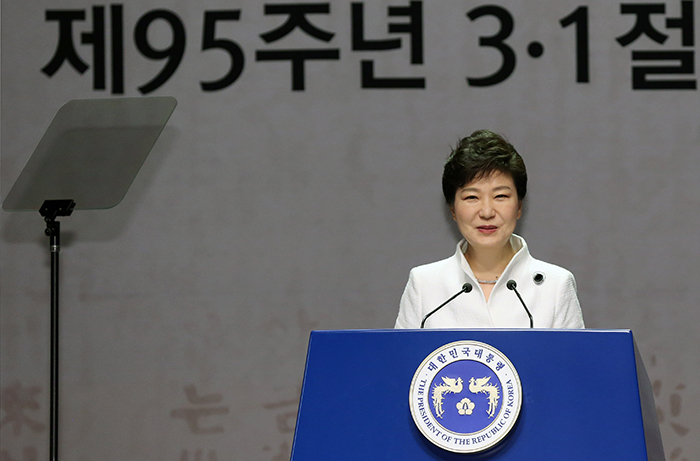 President Park Geun-hye urges Japan to have a proper recognition of historical acts and asks Pyongyang to regularize family reunions during the March First Independence Movement commemoration ceremony held at the Sejong Center for the Performing Arts in central Seoul on March 1. (photo: Jeon Han).