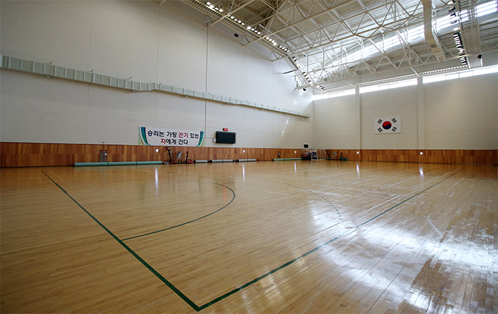 There's a basketball court at the multi-gym, part of the new Jincheon National Training Center. 