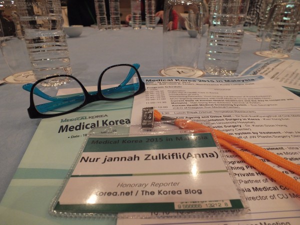Name tags, program schedules and textbooks of slides are all provided at the Medical Korea 2015 in Malaysia conference.