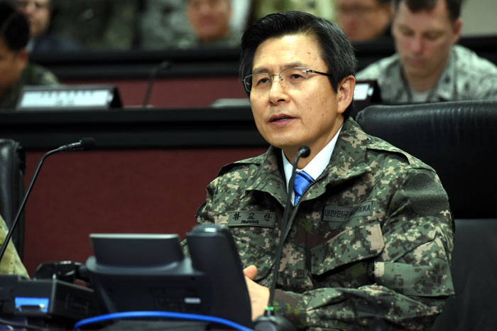Acting President and Prime Minister Hwang Kyo-ahn speaks during his visit to the Republic of Korea-U.S. Combined Forces Command (CFC) in Seoul on Dec. 16. (Photo: Ministry of Culture, Sports and Tourism)