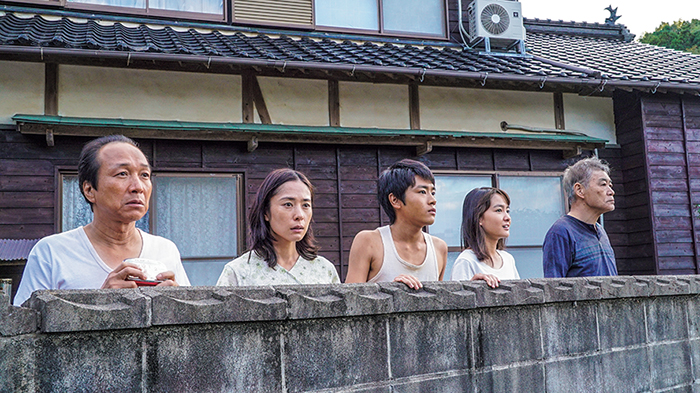 The 18th Jeonju International Film Festival will end its 10-day journey with the closing film 'Survival Family' directed by Yaguchi Shinobu on May 6.