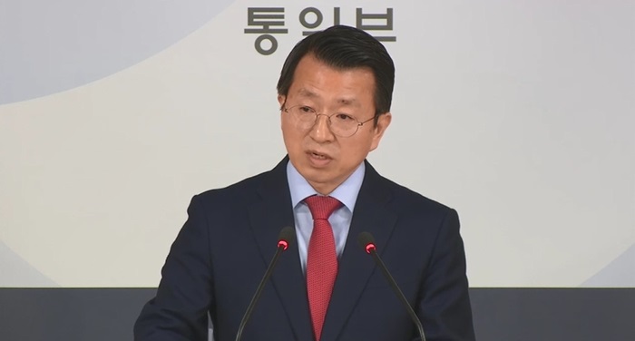 Unification ministry spokesperson Baik Tae Hyun briefs the press about the schedule for the opening of the South Korea-North Korea joint liaison office at the Government Complex Seoul on Sept. 12. (Ministry of Unification)