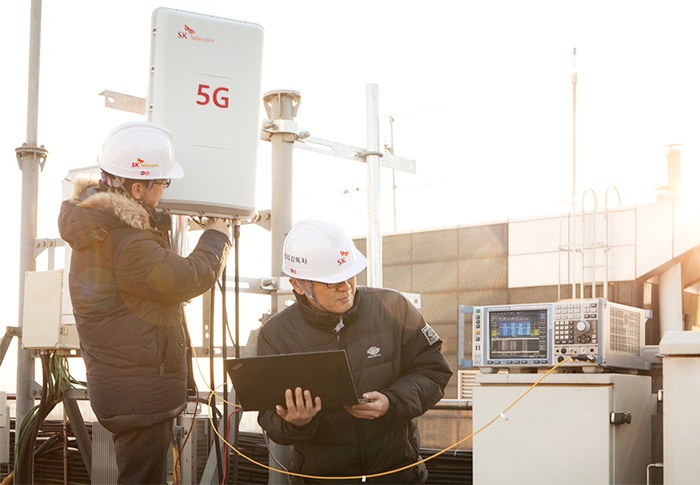 Three telecommunication operators in Korea started to provide commercial 5G network service for firms in six metropolitan cities, including Seoul, starting from Dec. 1. (SK Telecom)