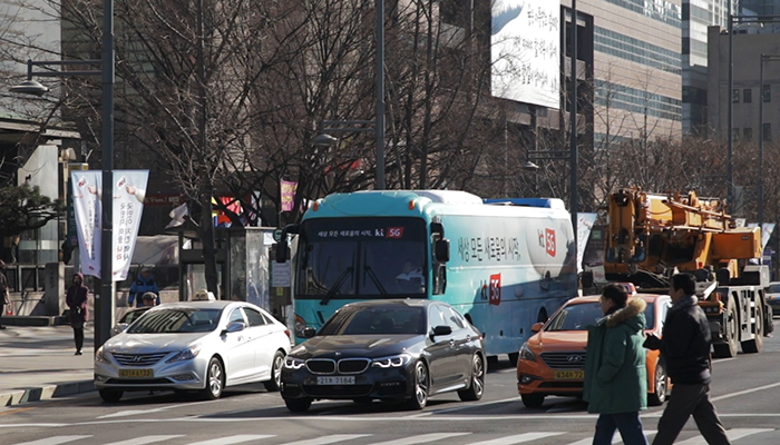 A 5G bus travels the Gwanghwamun area in Seoul.