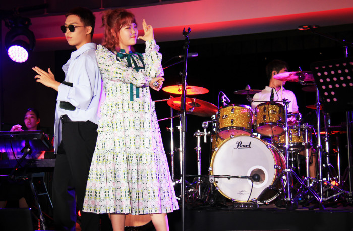 The Seoul branch of the National Museum of Modern and Contemporary Art, Korea is open until 9 p.m. Wednesday, Thursday, Friday and Saturday until Aug. 19. The photo above is the duo Akdong Musician performing at the Seoul branch during its late-opening on Aug. 9. (Xu Aiying)