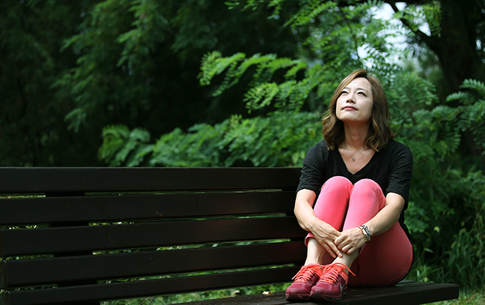 “When I act, I feel like I'm being ‘me,’” says stage actress Yoon Jin-sung. (photos: Jeon Han)