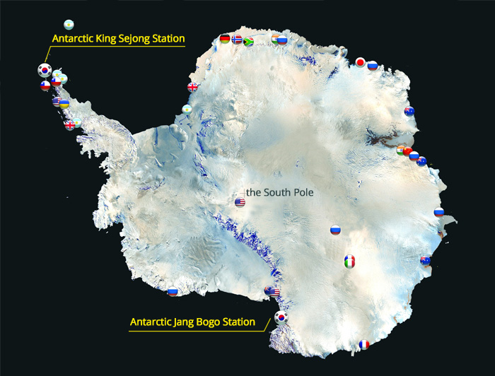 The Antarctic King Sejong Station can be seen in the upper left, and the Antarctic Jang Bogo Station can be seen in the lower middle.