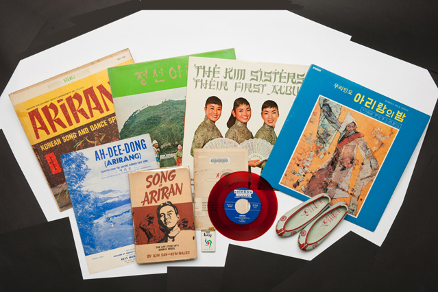 Vinyl records and books related to Arirang (photo courtesy of Jeongseon Arirang Research Institute)