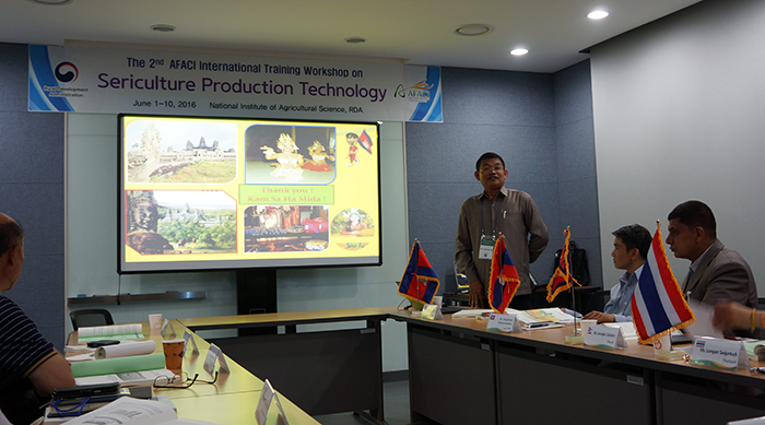 Sericulture experts from Cambodia, Laos, Nepal, Thailand and Vietnam engage in a discussion during a training workshop on new sericulture technologies hosted by the Rural Development Administration.