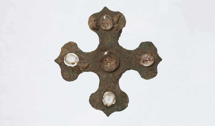 A tetra-leaf shaped ornament with inlaid crystal, Han Dynasty (206 B.C.–A.D. 220), bronze, crystal, 9.4cm x 9.0cm.