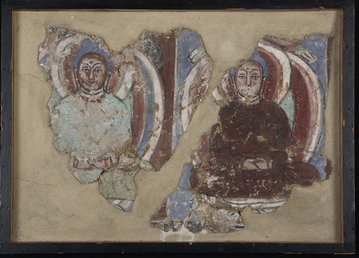 Mural fragment with Thousand Buddhas, Bezekilk Cave 18, Turpan, 6th-7th century, color on clay, 32.5 x 46.5cm.
