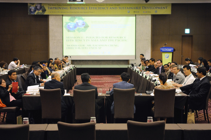  Public servants and environmental specialists participate in the ninth Policy Consultation Forum of the Seoul Initiative Network on Green Growth from July 16 to 18. (photos courtesy of the Ministry of Environment) 