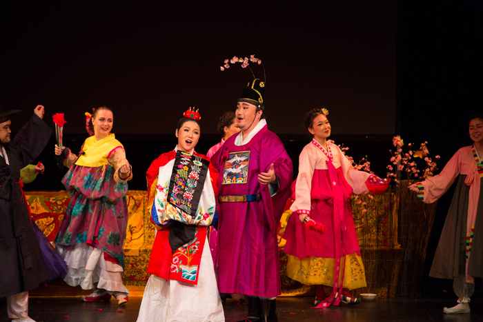  A scene from the opera Chunhyang is performed on the opening day of the Donau Park Korea Festival in Vienna on June 26. (photo courtesy of Korean Embassy in Austria) 