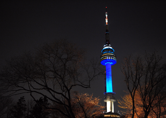 N Seoul Tower, atop Namsan Mountain in central Seoul, turns on blue spot lights on April 2 to mark World Autism Awareness Day. (photo courtesy of the Ministry of Health and Welfare)