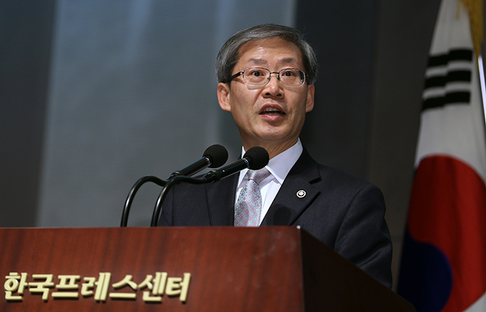 Vice Minister of Culture, Sports and Tourism Cho Hyun-jae welcomes participants at the MOU signing ceremony on March 18 for “Avengers: Age of Ultron,” held at the Korea Press Center. (photo: Jeon Han)
