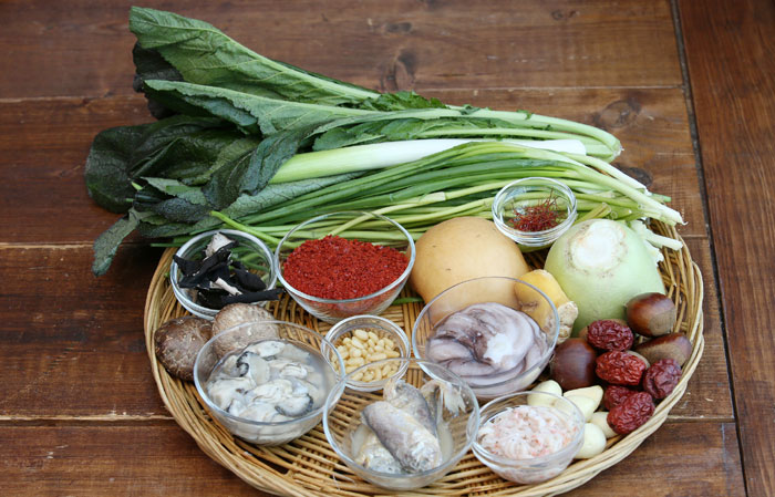 The ingredients for <i>bossam kimchi</i> include salted cabbage, radish, chili peppers, chestnuts, pine nuts, jujubes, baby octopus, oysters and mushrooms.