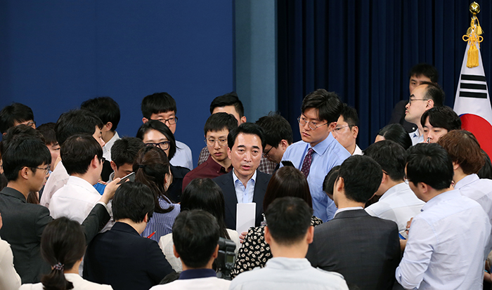 Cheong Wa Dae spokesperson Park Su-hyun receives questions after announcing the president's nominations to lead four ministries, at the Chunchugwan press center at Cheong Wa Dae on May 30.