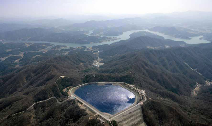The crater lake-esque Homyeong Lake and, in the distance, Cheongpyeongho Lake (Photo courtesy of Gapyeong County Hall)