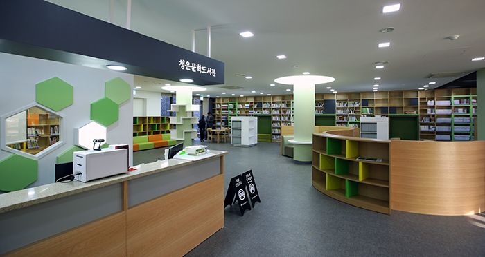 The Chungwoon Literature Library is filled with literature, such as poems, novels and essays.