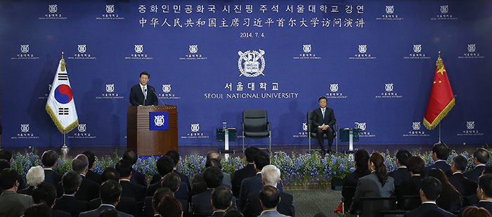 Chinese President Xi Jinping says 'Korea-China relations are better than ever' and stresses the prosperity of Asia through the bilateral partnership during his speech at Seoul National University on July 4. (photo: Jeon Han) 