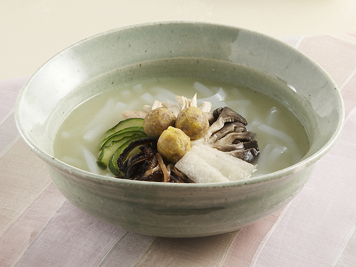 <i>Chogyetang</i>, or vinegar mustard soup, is a popular summer delicacy. It's enjoyed with a chilled broth and chicken meat.