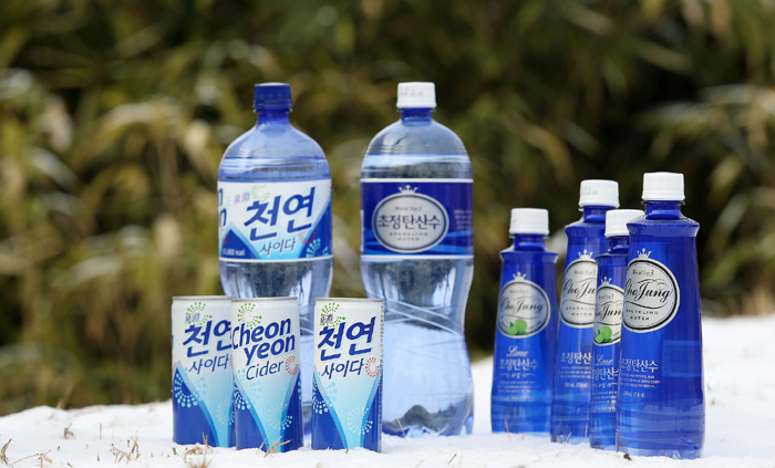 Ilhwa’s Chojung Sparkling Water and Cheonyeon Cider, a soda pop, come in various sizes, including 250 milliliter cans and 350 milliliter & 500 milliliter plastic bottles. 