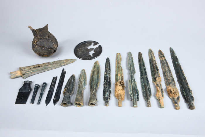 Many bronze artifacts are found in Hoam-dong in Chungju. Chungju has been reaffirmed as the center of ancient Korea, as high-quality bronze artifacts, including a bronze mirror with a pattern of fine lines, once a symbol of power, have been found in the area. 