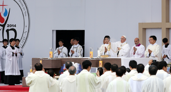 Pope Francis celebrates the closing Mass of the sixth Asian Youth Day being held at the Haemi Fortress in Seosan, Chungcheongnam-do, on August 17. 