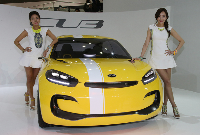 Kia Motors’ four-door coupe concept car CUB is unveiled at the 2013 Seoul Motor Show at Kintex in Goyang, Gyeonggi-do, on March 28 (photo: Yonhap News). 