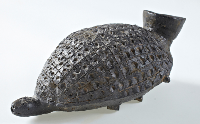 A turtle-shaped earthenware artifact from one of the ancient tombs that date back to the Three Kingdoms period is found in Dalseong-gun, Daegu. 