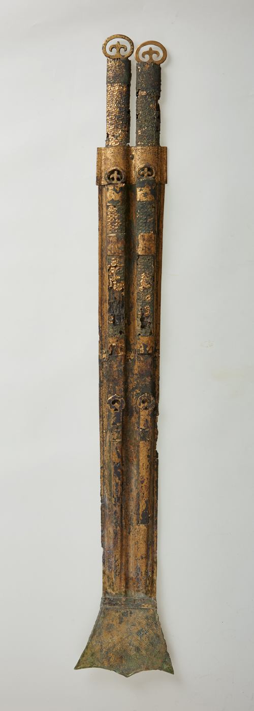 Decorative long swords excavated from an ancient tomb in Dalseong-gun, Daegu, date back to the Three Kingdoms period. 