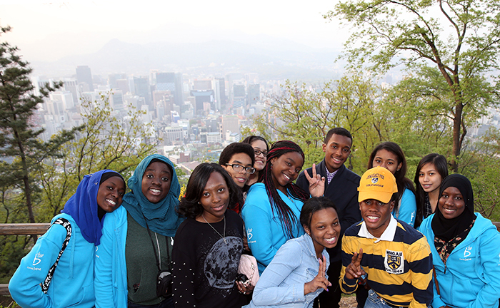 Visiting students from the Democracy Prep Public School in New York City pose for a picture at N Seoul Tower on Namsan Mountain on April 14. (photo: Jeon Han)