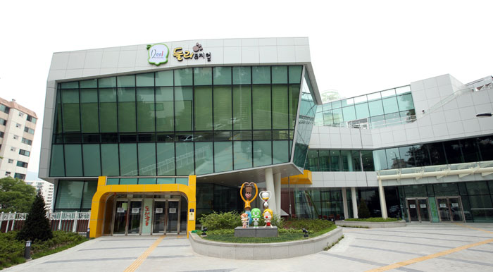 The Dooly Museum is located in Ssangmun-dong in Dobong-gu District, Seoul.