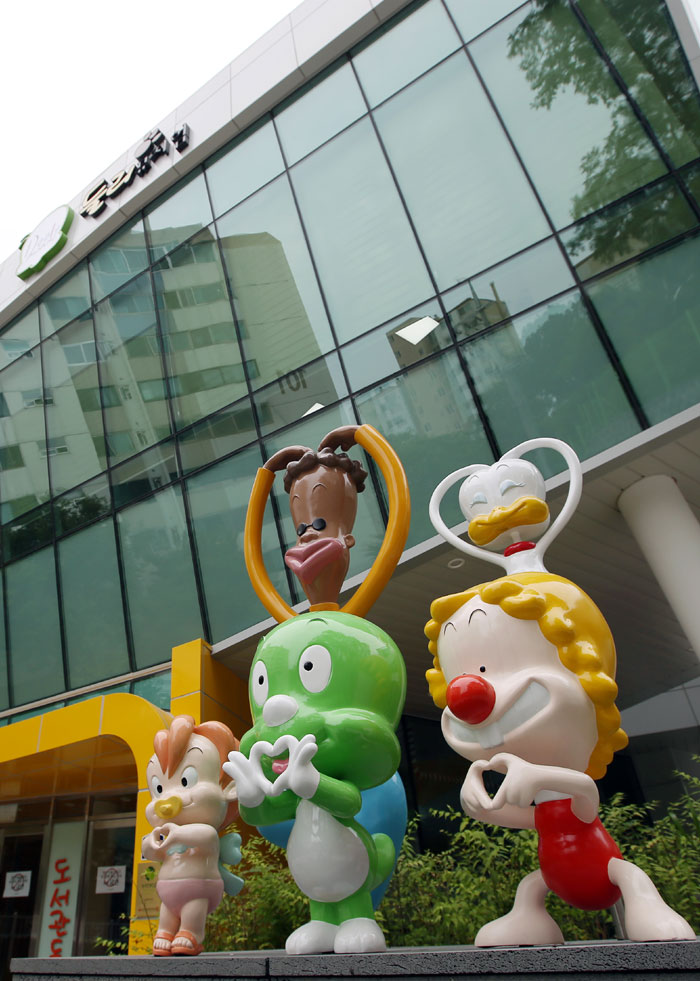 Dooly, Douner, Ddochy, Michol and Heedong greet visitors at the main entrance of the Dooly Museum.