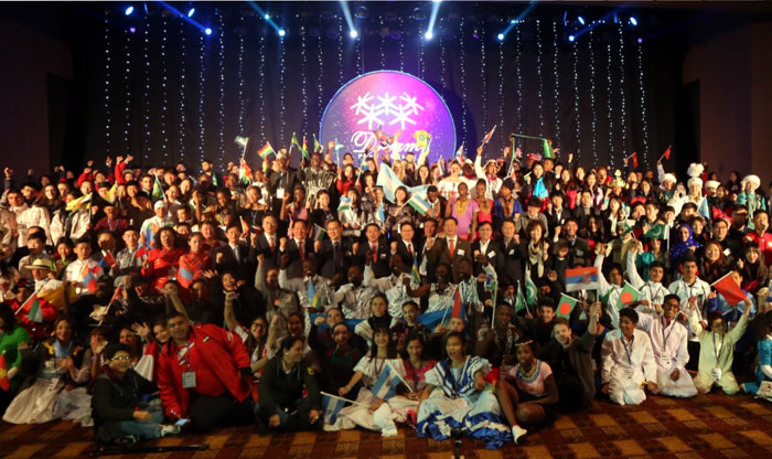 Participants in the 2016 Dream Program pose for a group photo during the welcoming ceremony at the Alpensia Resort convention center in Pyeongchang on Jan. 18. A total of 175 young athletes from 44 countries are taking part in this year's program.