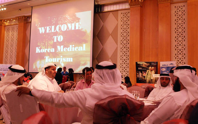 The KTO holds an explanatory session on medical tourism in Korea underway at a hotel in Dubai (photo: Yonhap News). 