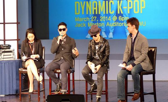 Dynamic Duo (center) talks to the host during the “One Mic: Hip Hop Culture Worldwide” festival in Washington, D.C., on March 27. (photo courtesy of the Embassy of the Republic of Korea in the USA)
