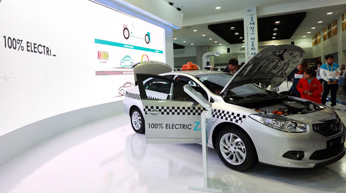 Manufactured by Renault Samsung, SM3 ZE taxis were introduced on Jeju Island. (courtesy of the International Electric Vehicle EXPO)