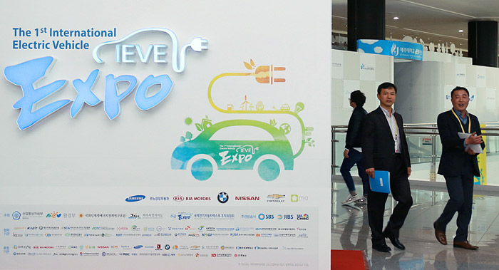 Visitors look around the venue of the first International Electric Vehicle EXPO. (courtesy of the International Electric Vehicle EXPO)